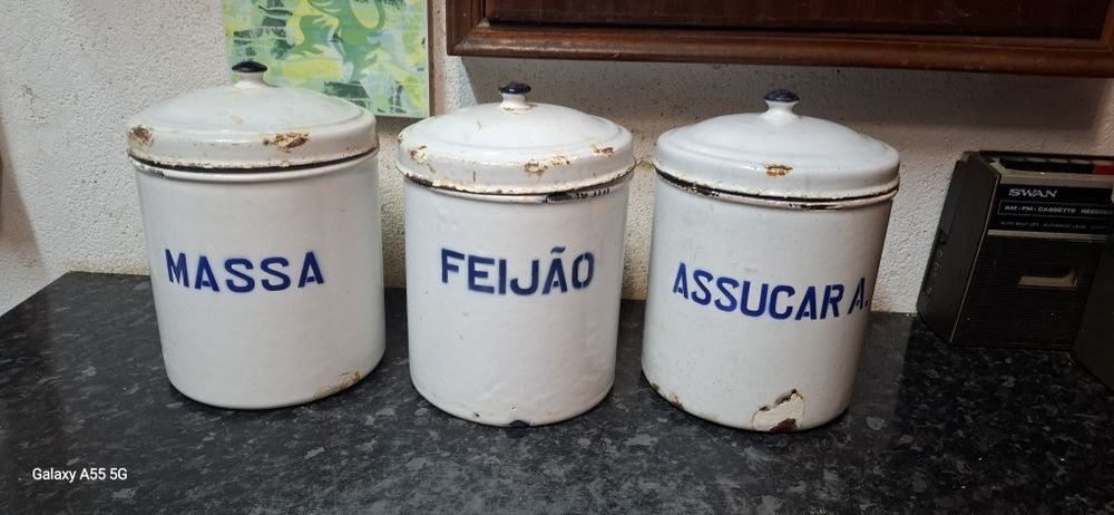 Potes vintage em esmalte