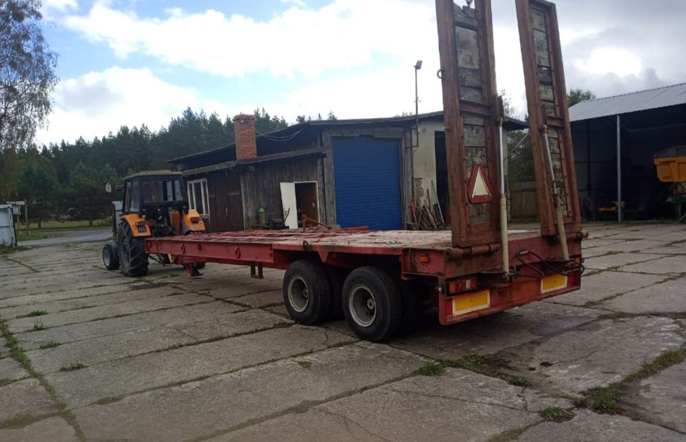 Naczepa niskopodwoziowa do ciągnika