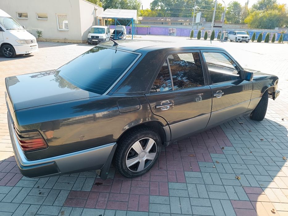 Мercedes-Benz 124