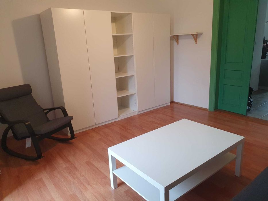 Podgórze duzy pokój z jasną kuchnia i balkonem