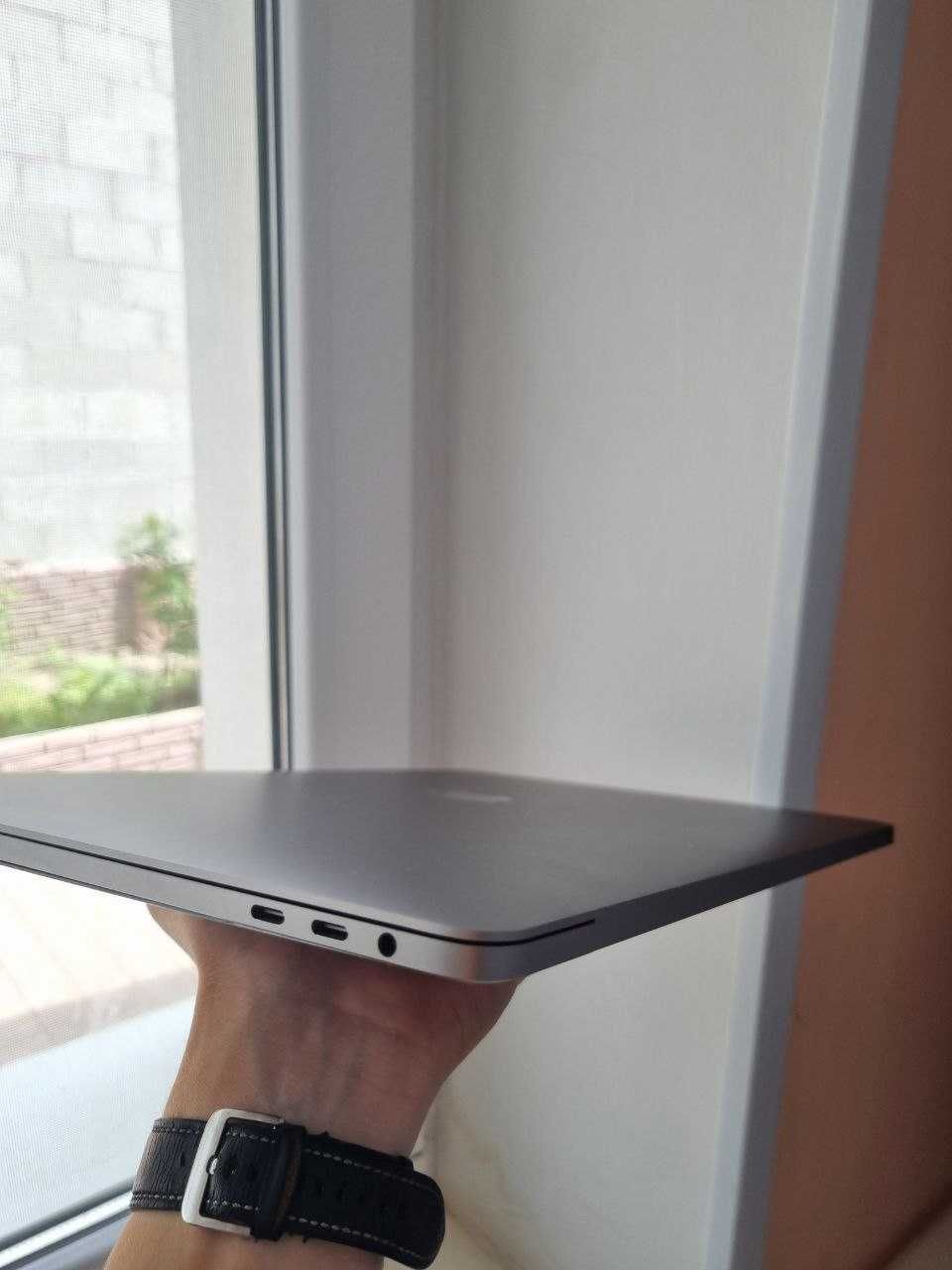MacBook Pro 15 Space Gray 2018/2019 Стан ноутбуку як Новий !!!