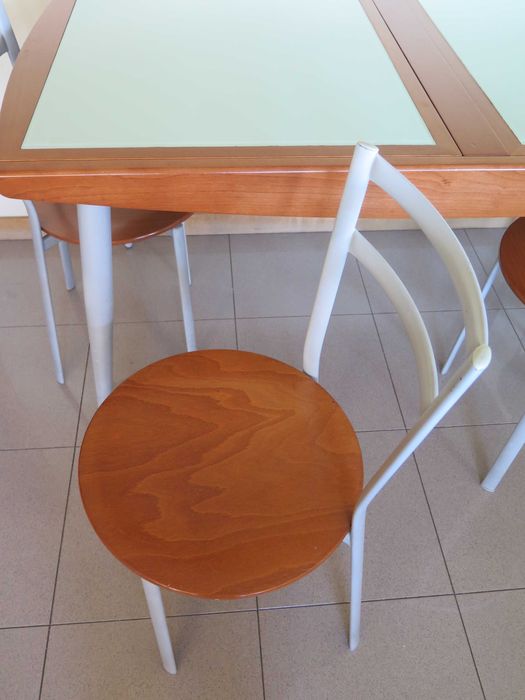 Mesa extensível (147cm ou 216 aberta) madeira e vidro temperado