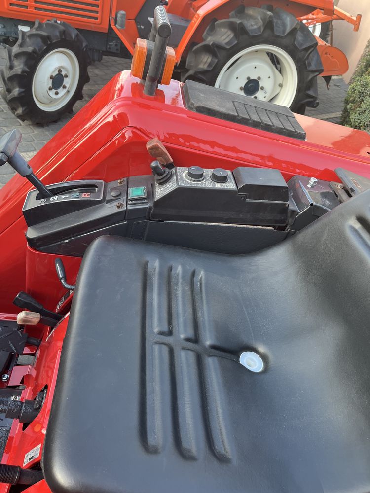 Traktor Yanmar F-235 4x4 power shift