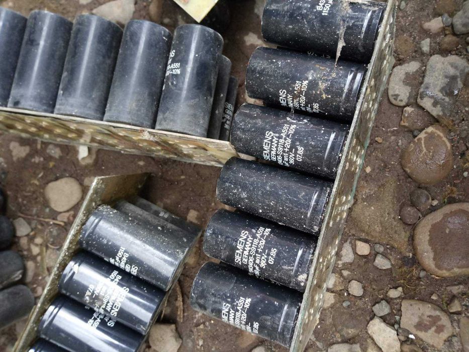 блок конденсаторов на плате б.у. 18шт .. 11150мF 360v