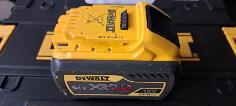 Dewalt 12 ah akumulator (uszkodzony)