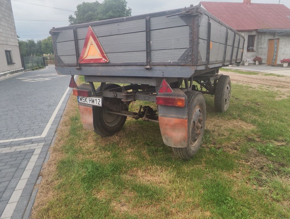 Przyczepa rolnicza wywrotka.