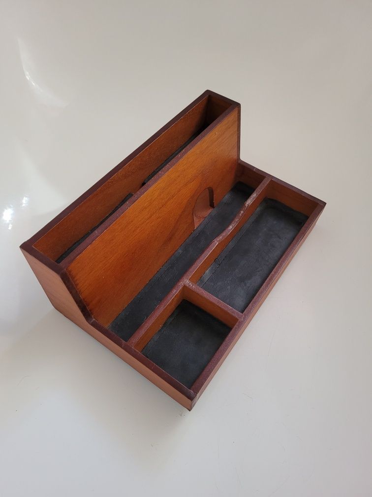 Drewniany stojak iPhone, tablet