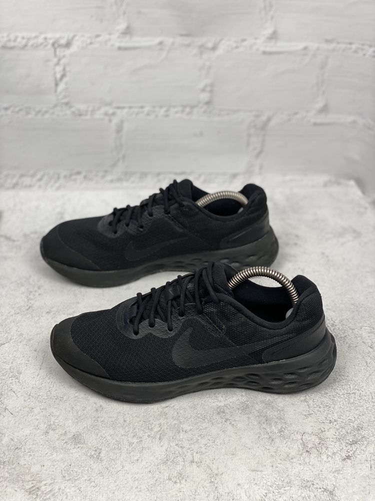 Жіночі чорні спортивні кросівки Nike Revolution 38p
