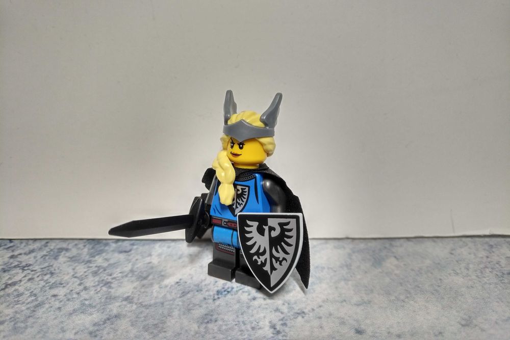 Lego figurka castle zamek rycerz królowa FALCON