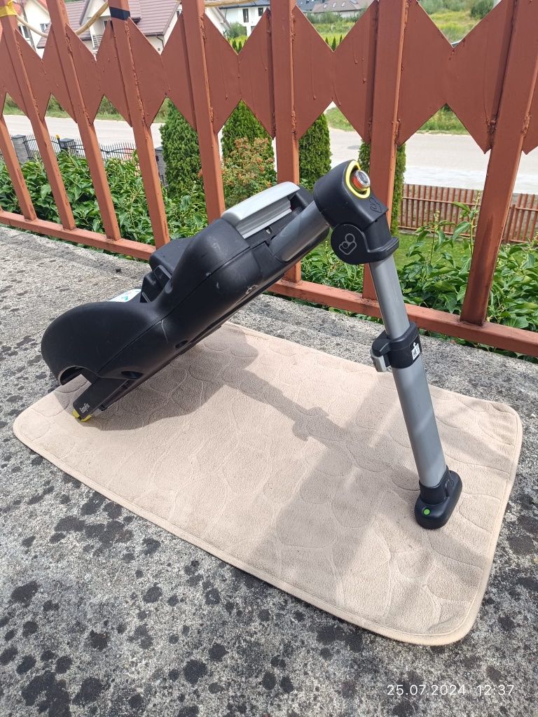 Fotelik Maxi Cosi z bazą ISOFIX
