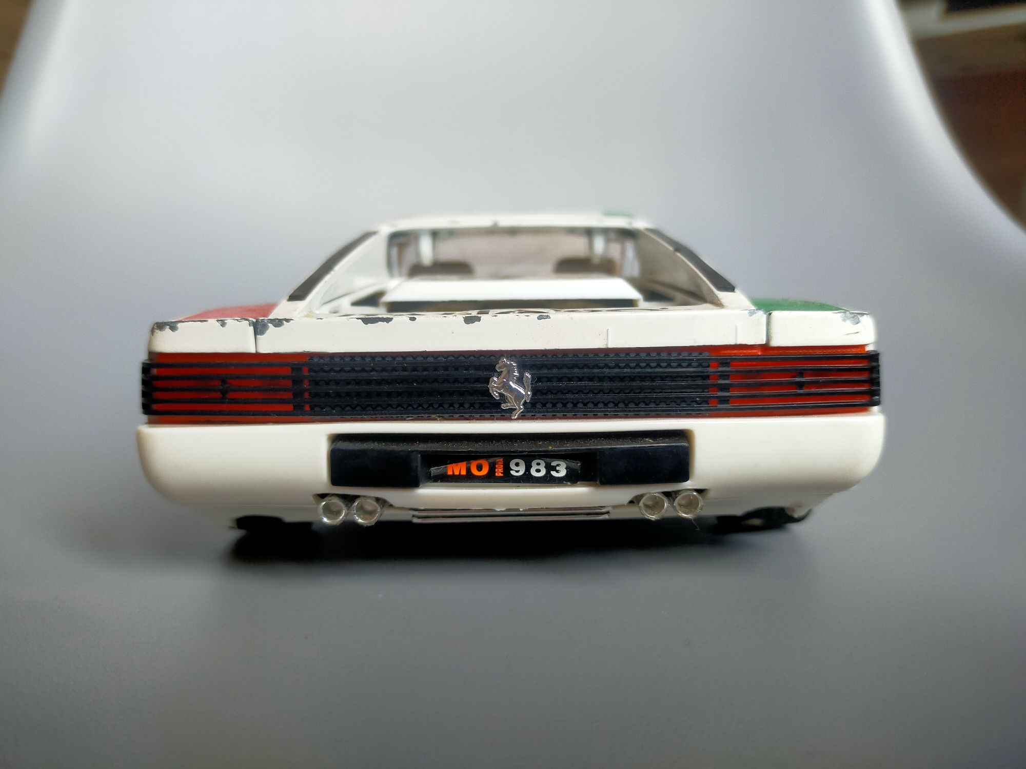 Bburago burago rzadki model Ferrari Testarossa 1984 Italia'90 1:18