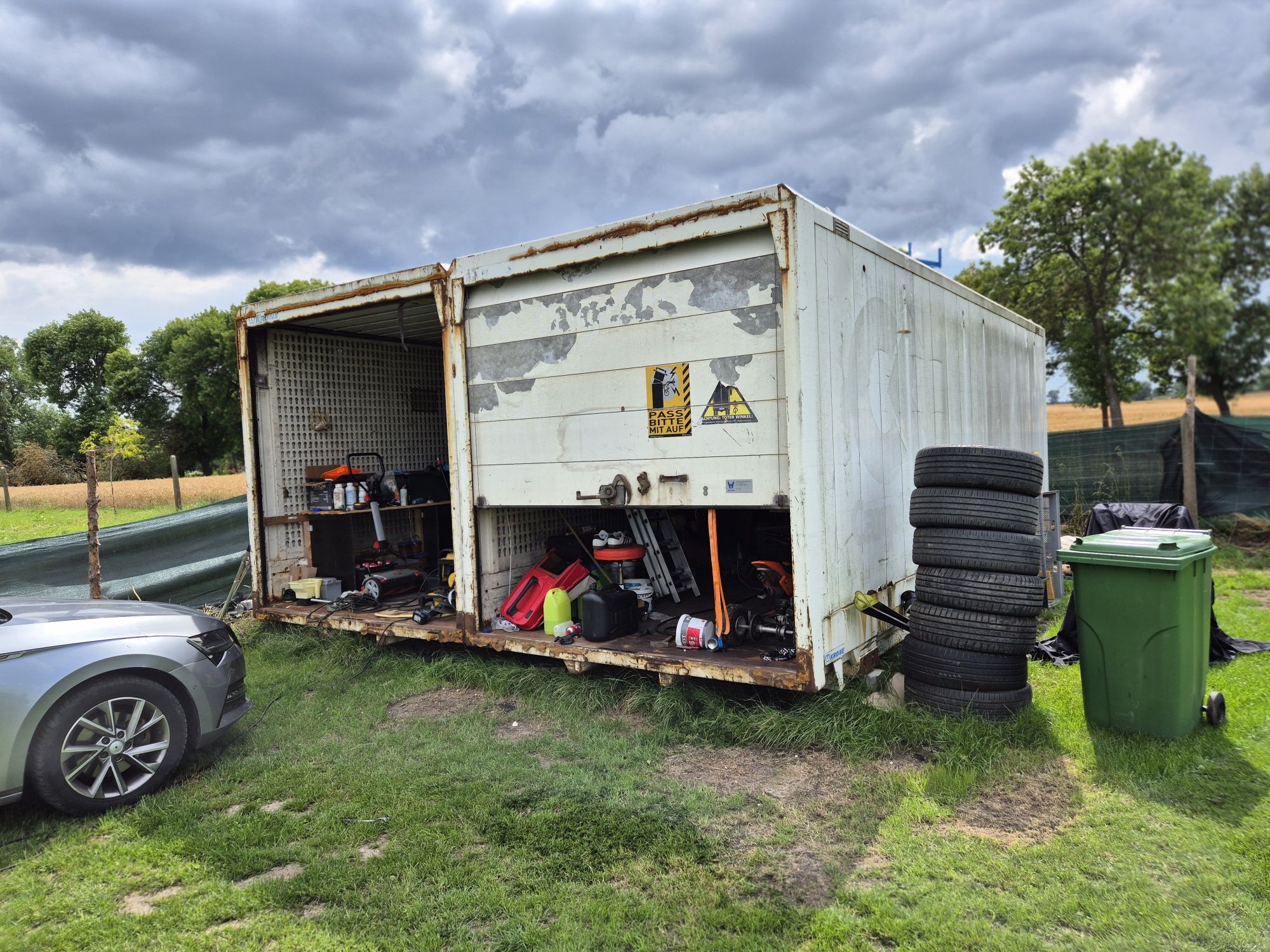 2X kontenery 2.5mx 7.5m L