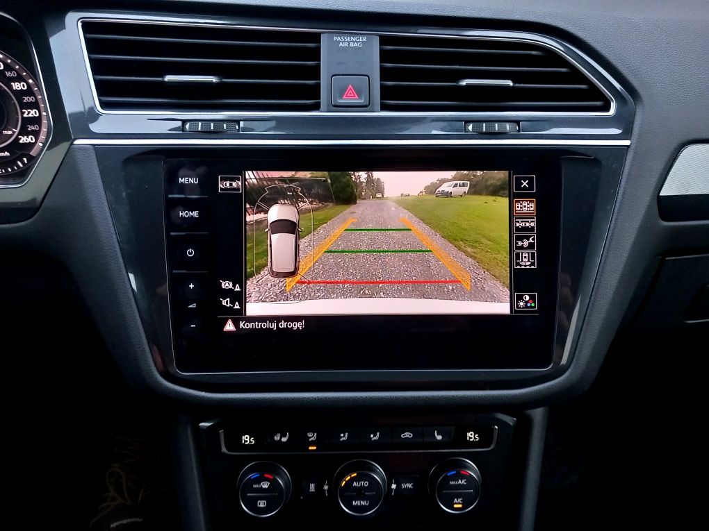 Volkswagen Tiguan Allspace 2.0 TDI 4M R-Line 

Cocpit LED