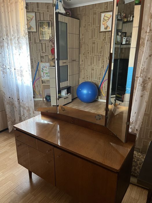 Трілʼяж трюмо радянського виробництва