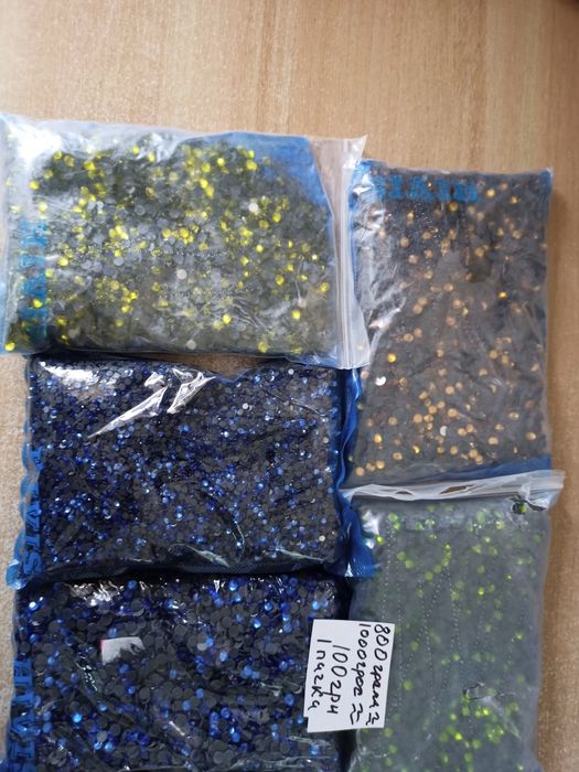 Клеевые камни 800 грамм в пачке 100 грос