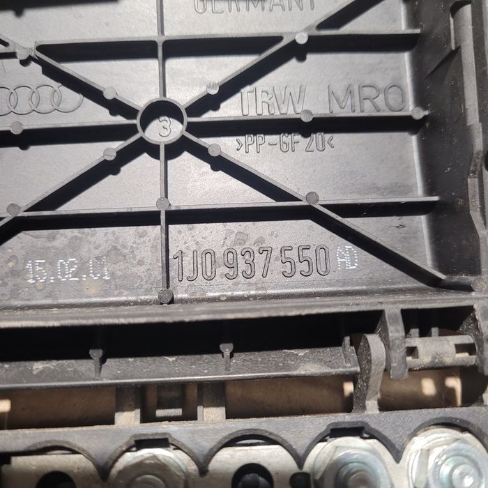 Skrzynka bezpieczników vw golf IV bora Audi seat skoda 2001r