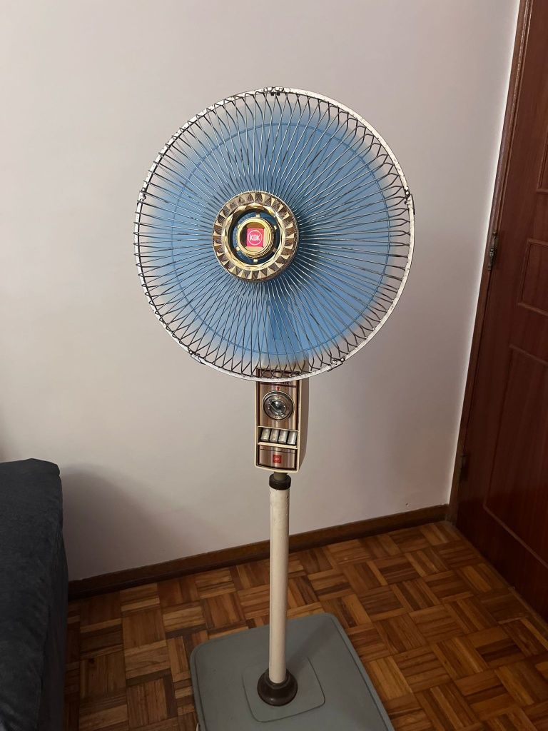 Ventoinha De Pé Alto