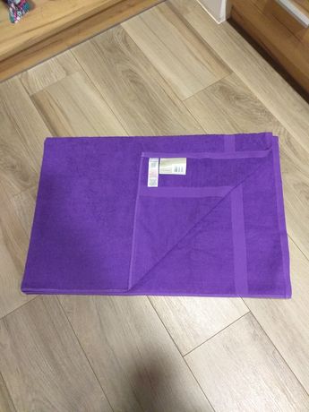 Nowy ręcznik 150x100 cm fioletowy.