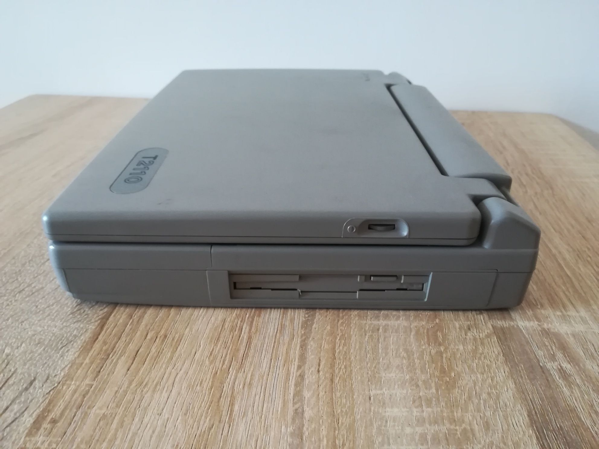 Portátil Toshiba retro - Windows 95