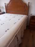 Coberta de cama de casal e cortinados