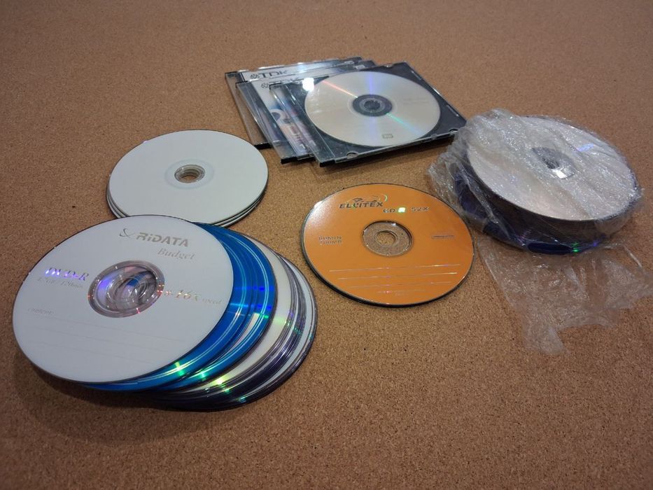 Чисті диски DVD/CD для запису, набір 56 штук. Забрати до 6 жовтня вкл!