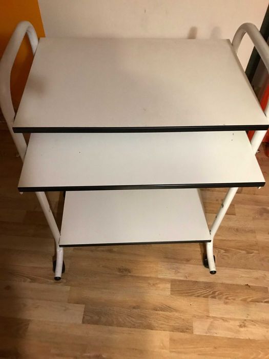 Stolik metalowy pod komputer