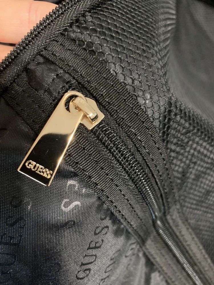 Валіза велика Guess