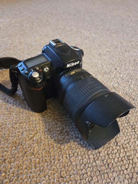 Zestaw fotograficzny Nikon D90, obiektywy i akcesoria
