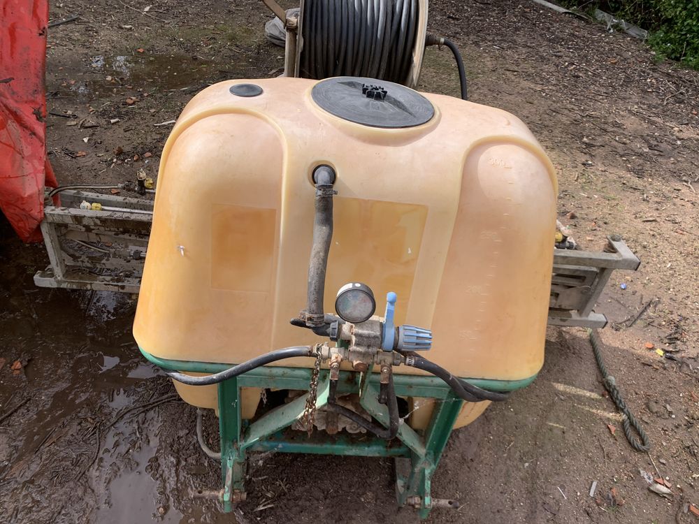 Atemizador de pulverização com varas