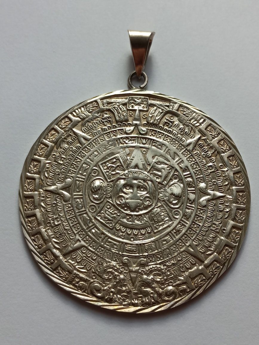 Duży srebrny wisiorek- kalendarz Majów