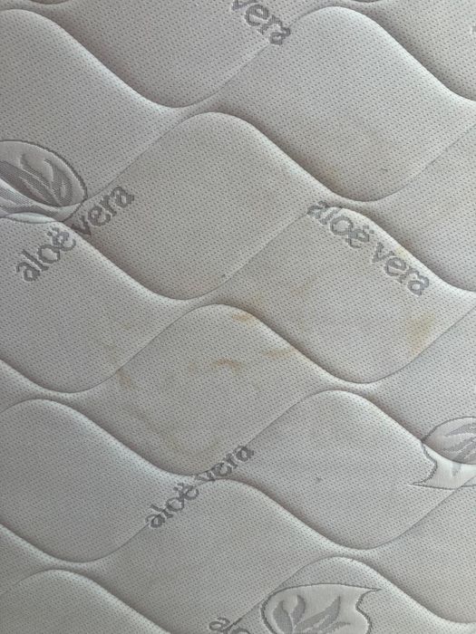 Cama 150×190cm  (Colchão e Estrado) para desocupar