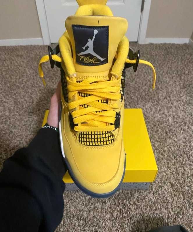 Jordan 4 RetroLightning R.39