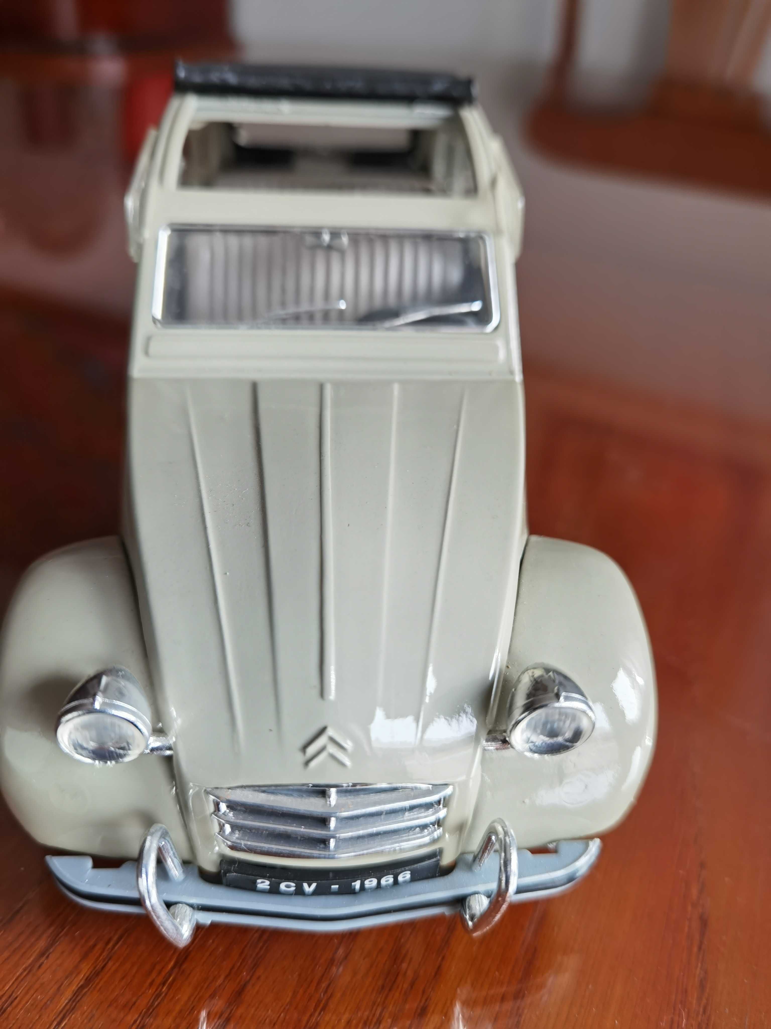 Citroen 2 CV 1966 Miniatura 1:17 da Sólido.