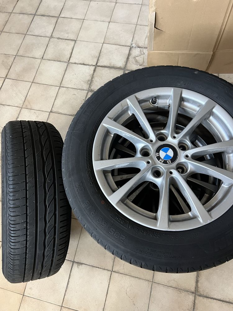 Pneus  205/60 R16 BMW