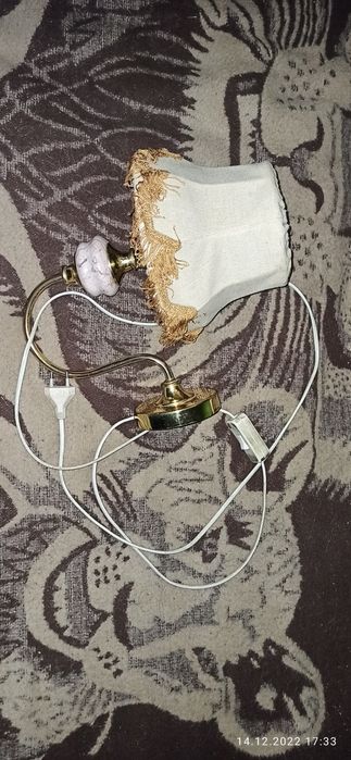 Lampa na ścianę kolor złoty