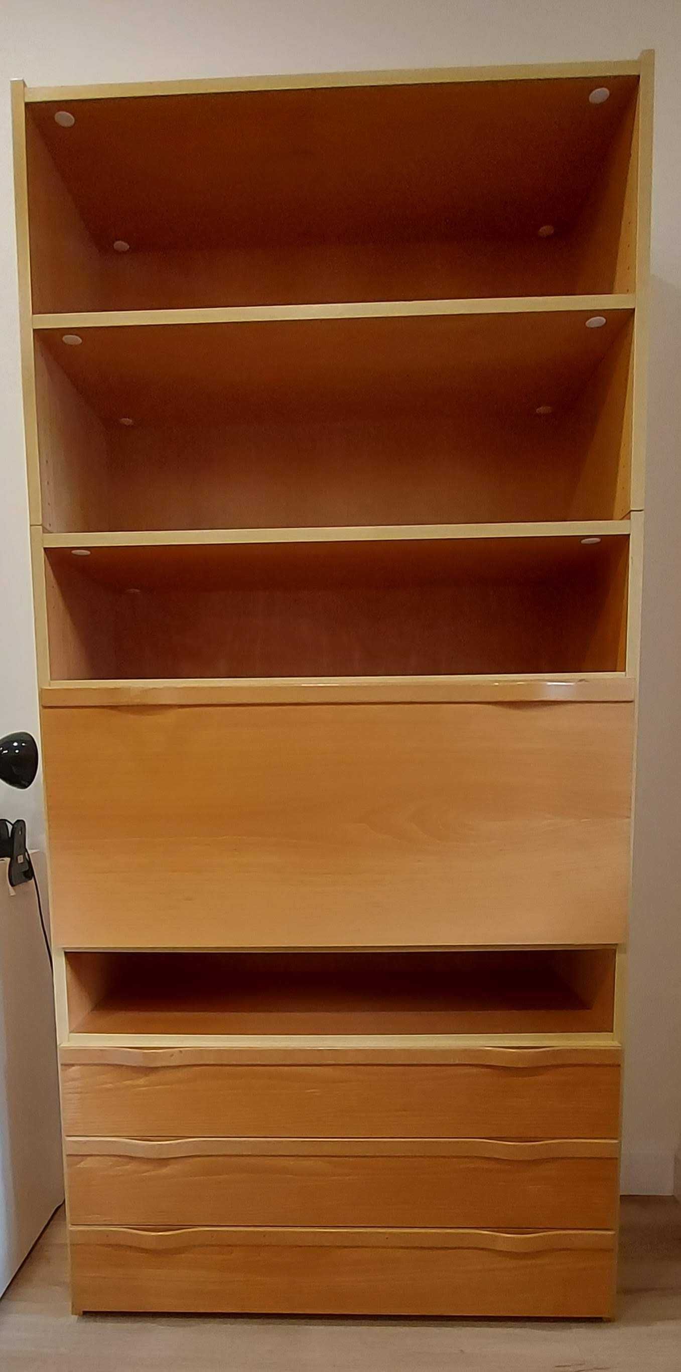 Estante com gavetas e escrivaninha