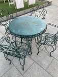 Mesa e cadeiras jardim