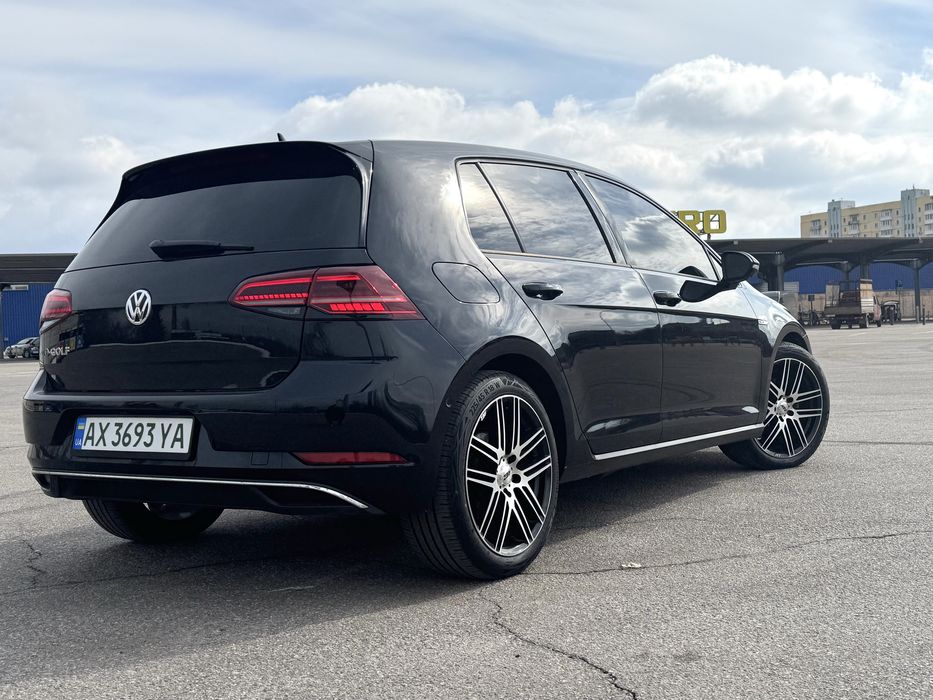 Продам самый максимальный TOP VW E-Golf 36kw 300 км