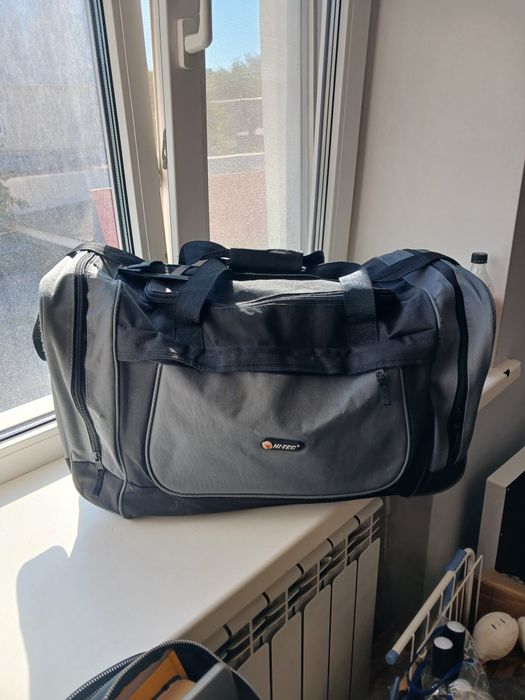 Дорожя сумка. Дуже хороший стан. 
Ціна 400 грн