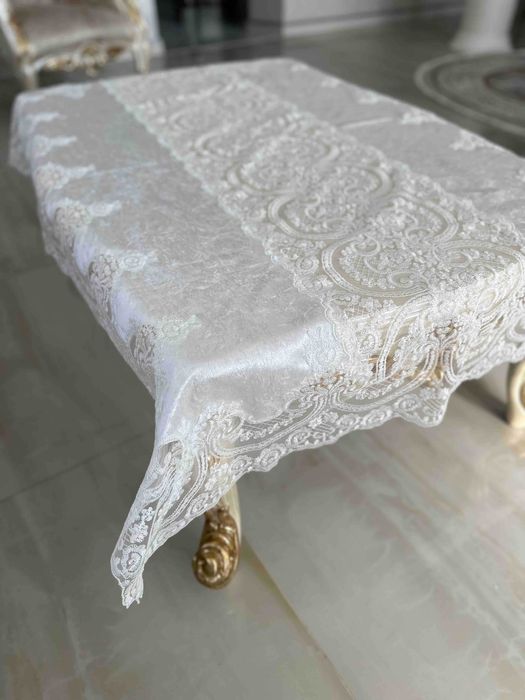 Скатерть бархатна  з молочним мереживом "Імператор", 120см х 150см