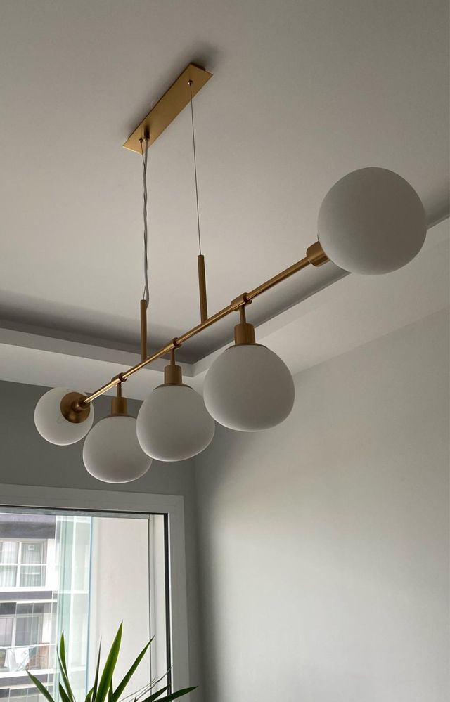 Candeeiro de tecto dourado