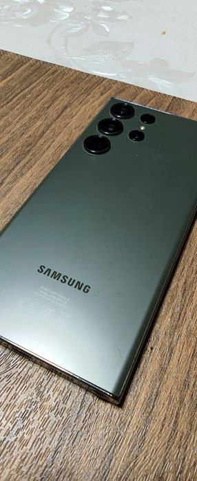 Samsung Galaxy S23 Ultra muito bem conservado