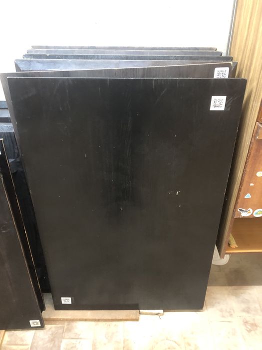 Стільниці з натуральної деревини в непоганому стані