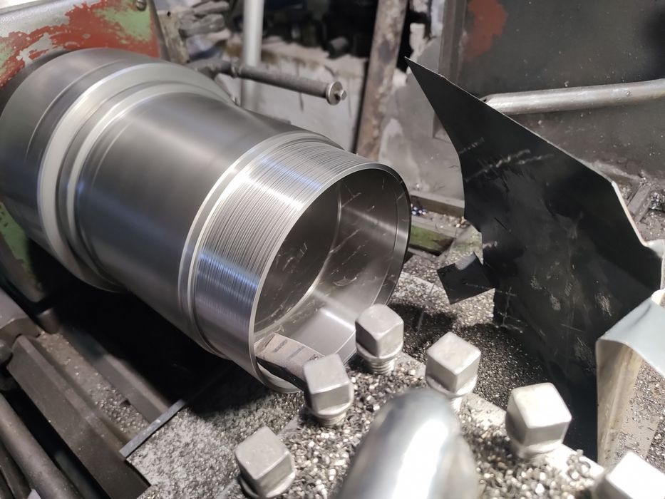 Tokarz, toczenie ,usługi tokarskie, gwinty, spawanie aluminium