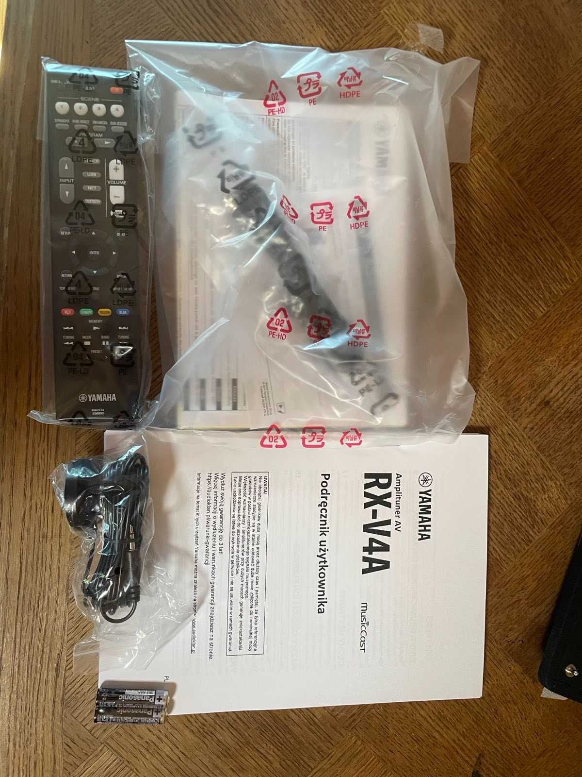 Kino domowe YAMAHA RX-V4A + INDIANA LINE Tesi Czarny
