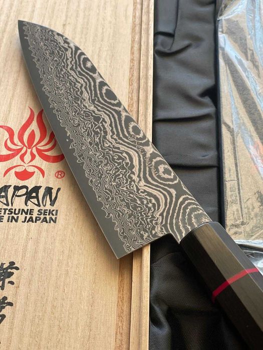 Nóż kuchenny KANETSUNE SEKI Namishibuki SG-2  Santoku 18cm+Saya KC-813