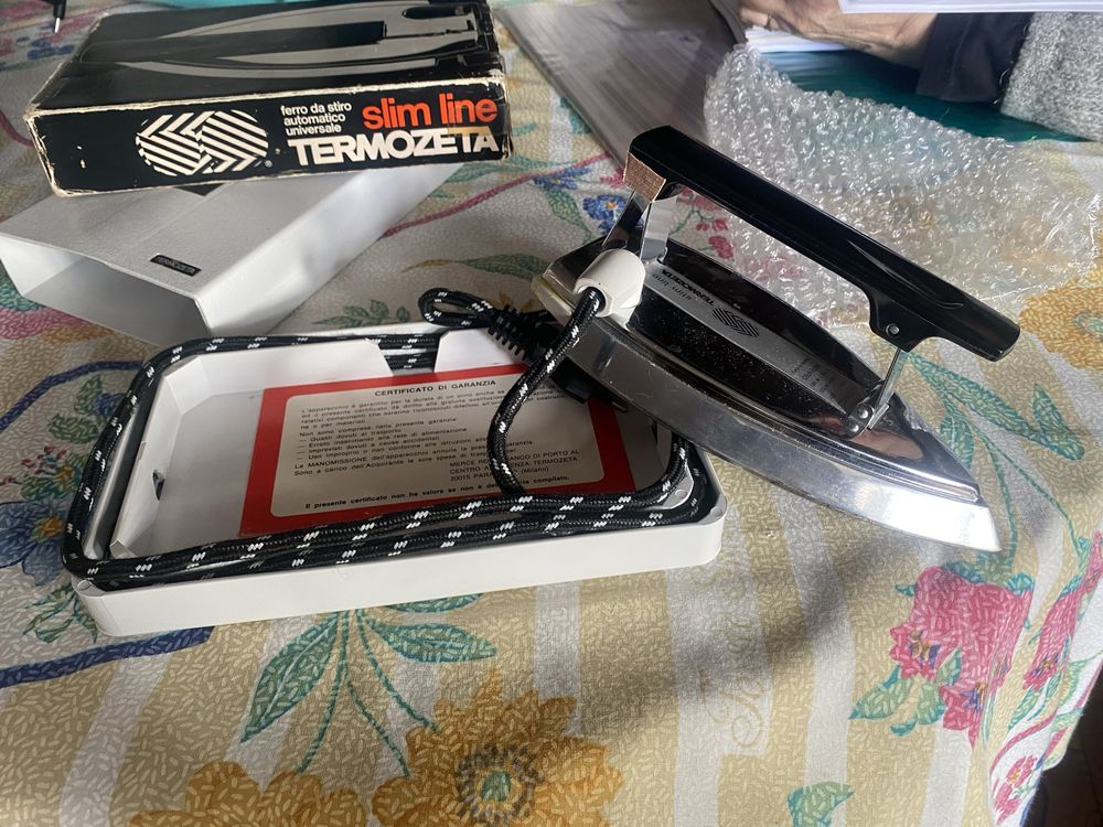 Ferros de engomar de viagem. 20 euros cada um.