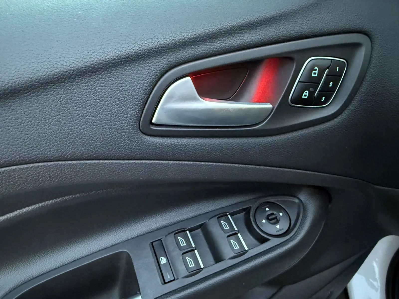 Ford Escape I właściciel w Polsce, biały perła, full opcja Titanium Escape OKAZJA