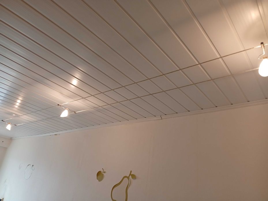 Oświetlenie sufitowe na linkach