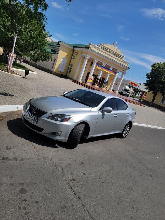 Продам Lexus is 220